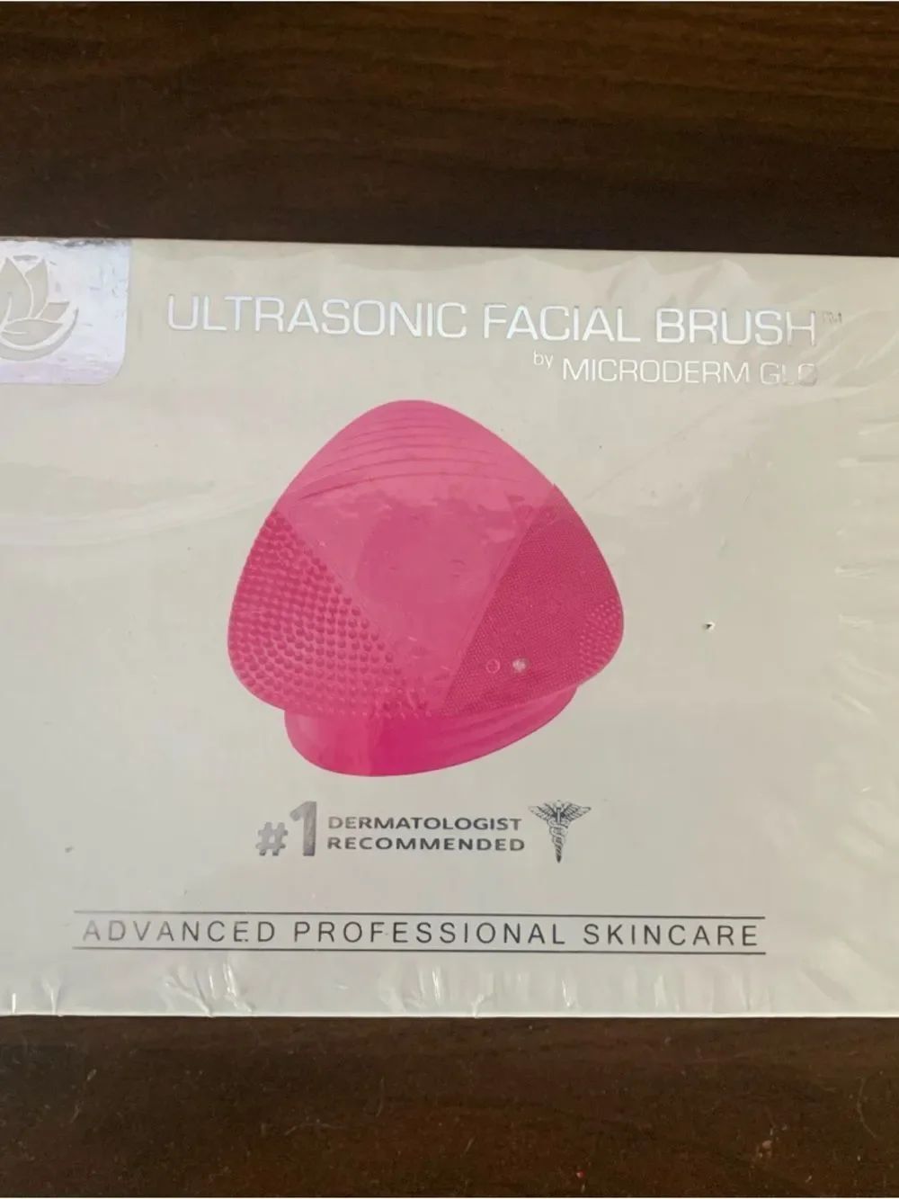 Microderm Glo Ultrasonic Facial Brush - Pink